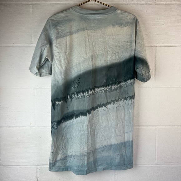 VTG Polar Graphics Running with the Wind Tshirt - Picture 5 of 6